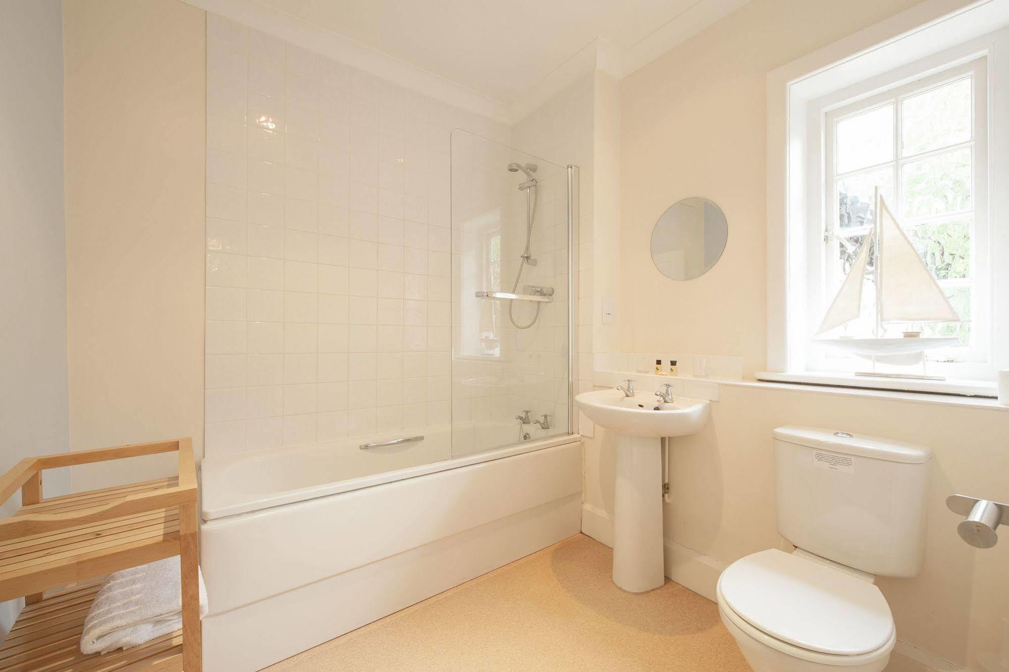 Bed and Breakfast The Fishbourne à Fishbourne  Extérieur photo